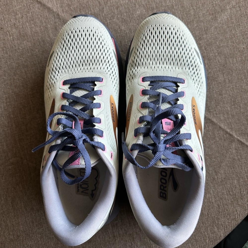 Women’s Brooks Ghost 15 running shoes